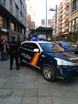 Una patrulla en la avenida de Maisonnave