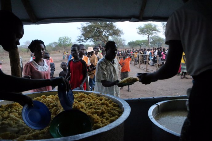 Refugiados sursudaneses en Uganda reciben comida