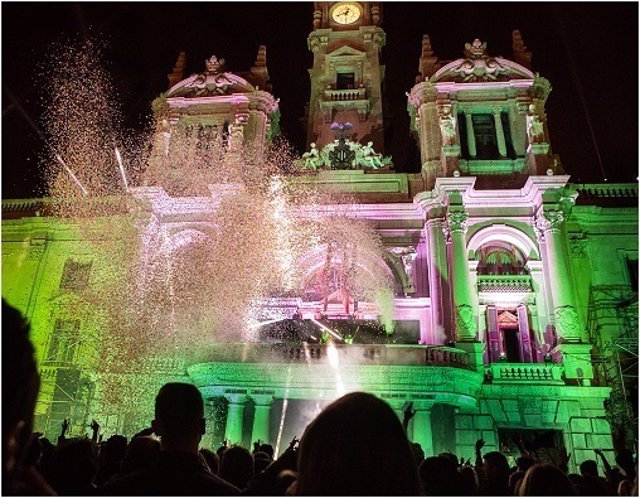 Fiesta de Nochevieja en la Plaza del Ayuntamiento de Valencia