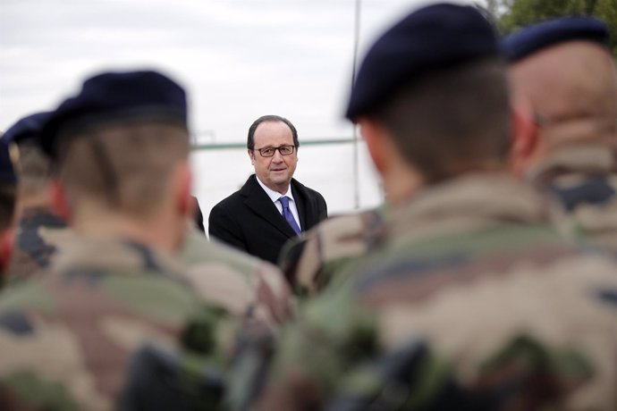 Hollande visita a las tropas en Irak