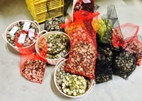 Intervenidos unos 187 kilos de marisco irregular en el mercado de Padrón