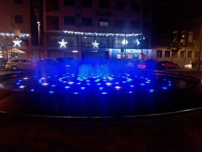Fuente ornamental de la plaza de Sants de Barcelona