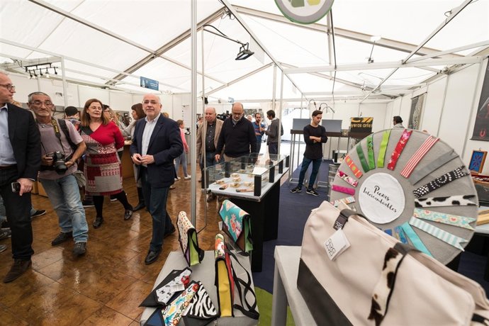  El Presidente Del Cabildo Este Lunes En La Feria De Artesanía
