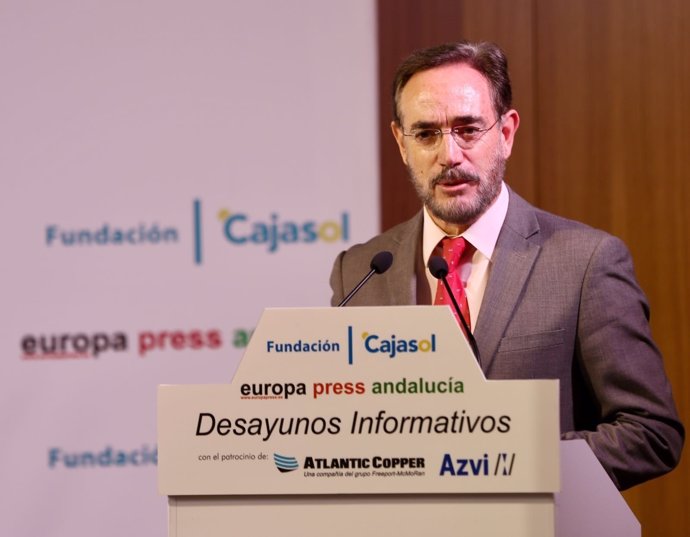 El consejero de Fomento de la Junta de Andalucía, Felipe López