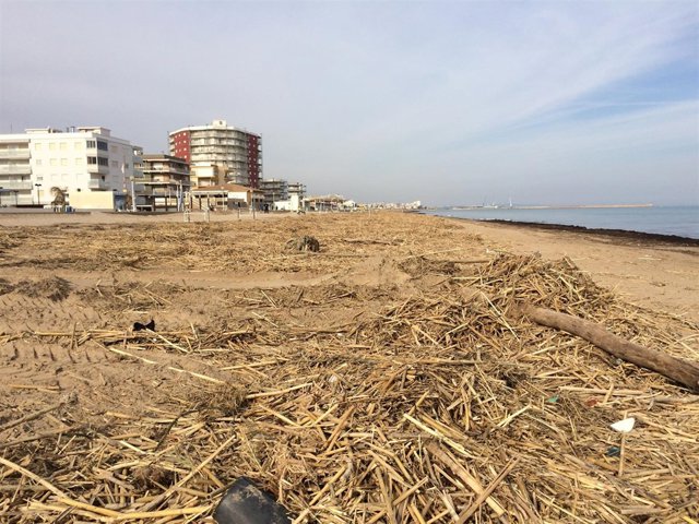 Playa de Daimús tras el temporal
