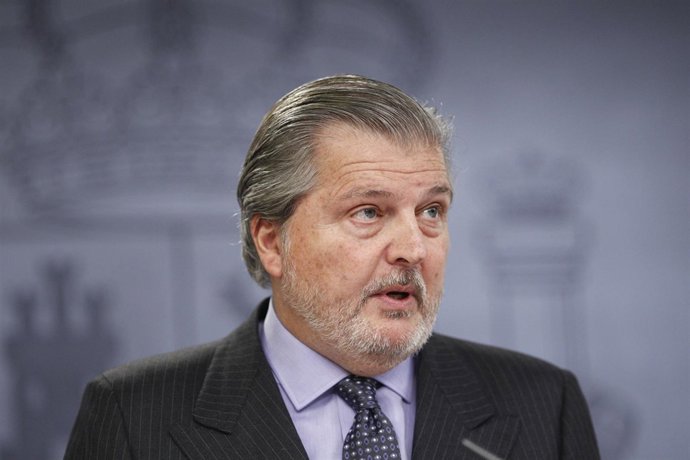 Rueda de prensa de Méndez de Vigo tras el Consejo de Ministros