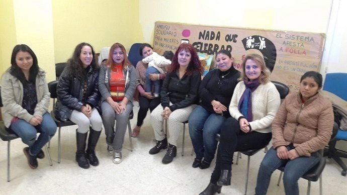 Eva Oliva reunida con la asociación.