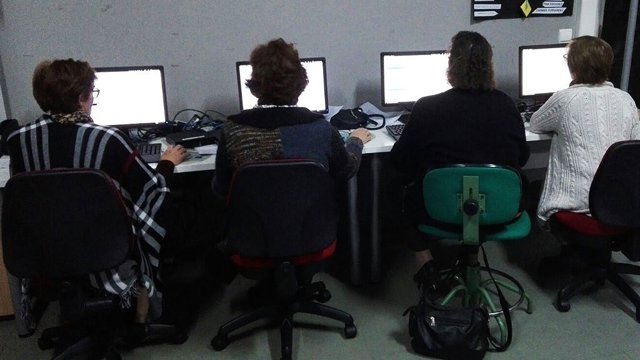 Los mayores de Los Gallardos recuperan la memoria del municipio con Guadalinfo