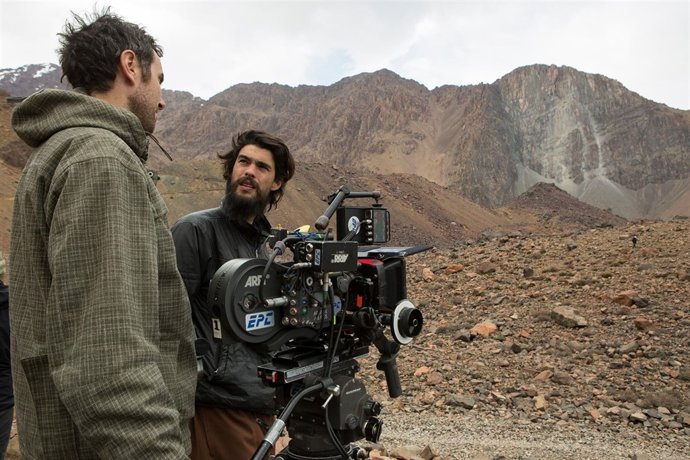 Oliver Laxe, en un momento del rodaje de 'Mimosas'