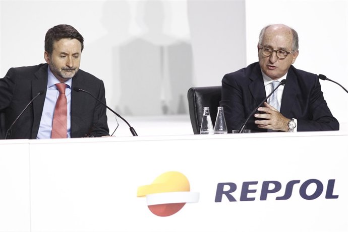 Antonio Brufau y Josu Jon Imaz en la Junta de Accionistas de Repsol
