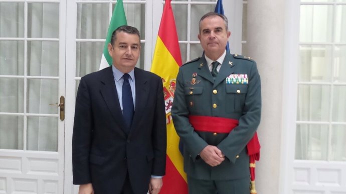 Delegado del Gobierno en Andalucía, Antonio Sanz, y el general Manuel Contreras