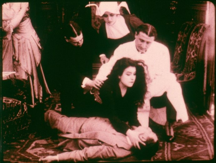 Fotograma de 'El beso de la muerte'