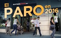 El paro experimenta una bajada histórica, así ha sido su evolución en 2016