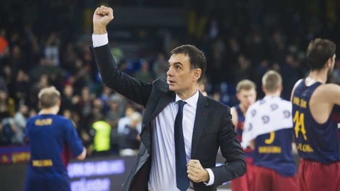  El Entrenador Del FC Barcelona Lassa Georgios Bartzokas