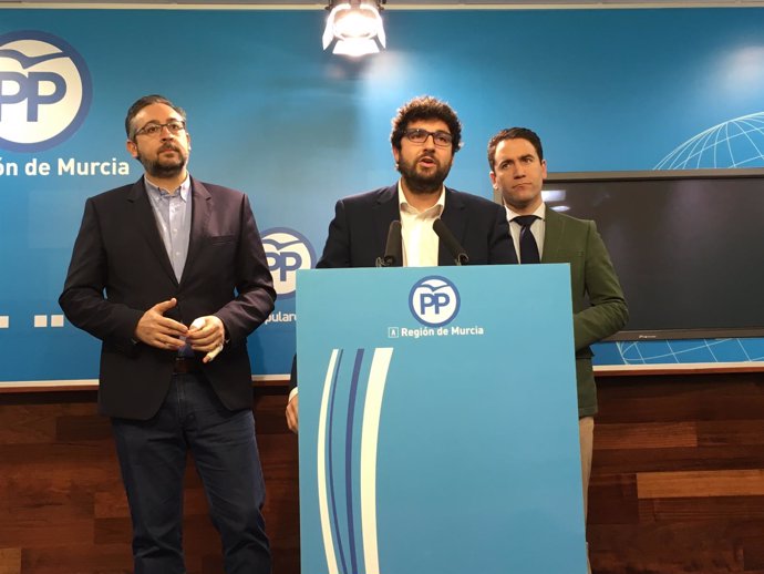 Martínez, López Miras y García, en la rueda de prensa