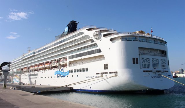 Ndp Primer Buque De Crucero De 2017 En Málaga