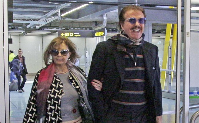 MARÍA TERESA CAMPOS Y EDMUNDO REGRESAN DE LANZAROTE