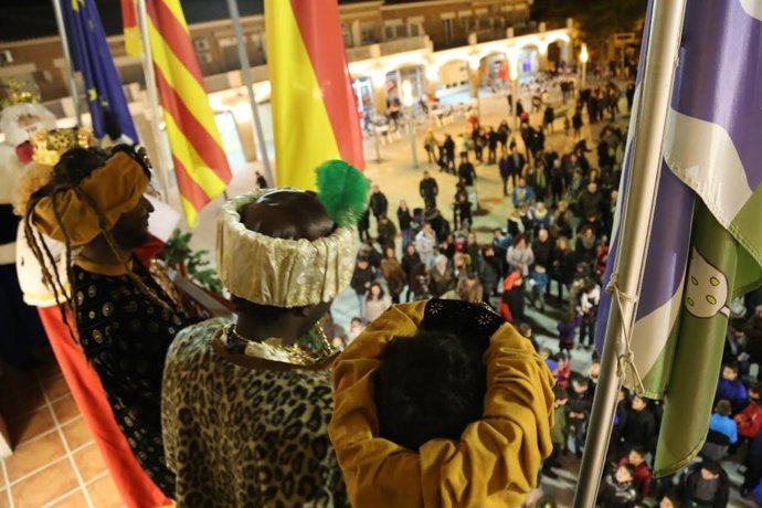 Reyes Magos en un balcón