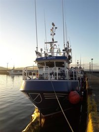 Remolcado a Camariñas un pesquero con tres tripulantes tras quedarse sin máquina