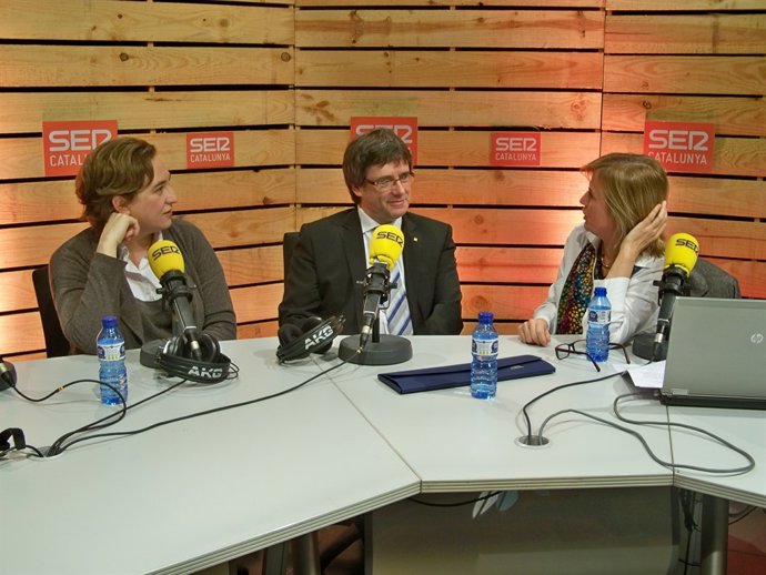 La alcaldesa de Barcelona Ada Colau, el presidente Carles Puigdemont