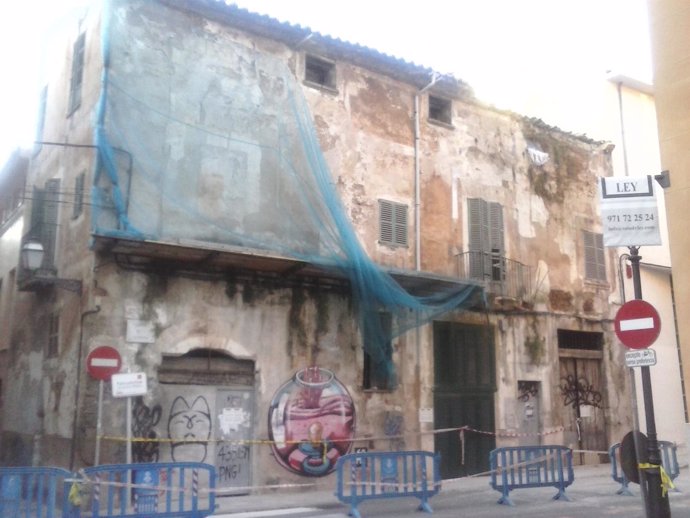 Edificio degradado en el número 10 de calle Gerreria de Palma