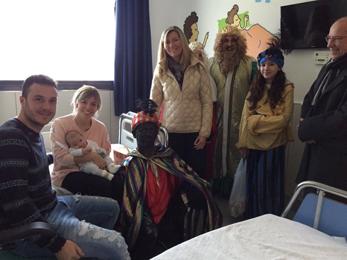 Los Reyes Magos visitan el Hospital de Manacor