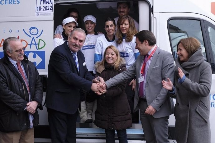 Carrefour dona un vehículo isotermo al Banco de Alimentos