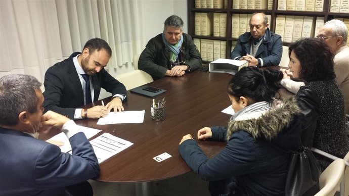 Pedro Pascual Hernández firma concesiones en el Chanza