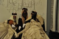 Los Reyes Magos visitan los Amantes de Teruel y saludan a los niños antes de comenzar una gran cabalgata