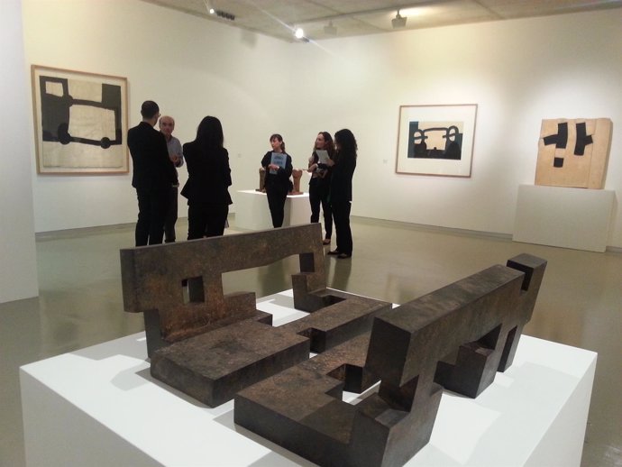La exposición sobre la obra de Eduardo Chillida en el Muram