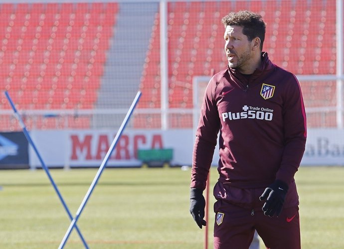 Simeone entrenando al Atlético de Madrid