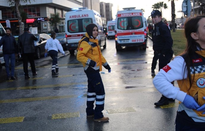 Atentado con coche bomba en Esmirna, Turquía