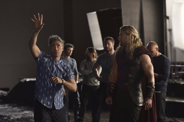 Thor: Ragnarok - Director Taika Waititi and Chris Hemsworth.