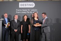 Care Santos (Premio Nadal) homenajea a las madres que hicieron "un largo camino" en la España de los 80
