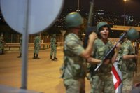 Más de un centenar de militares turcos y sus familias piden asilo en Bélgica tras ser cesados por Erdogan