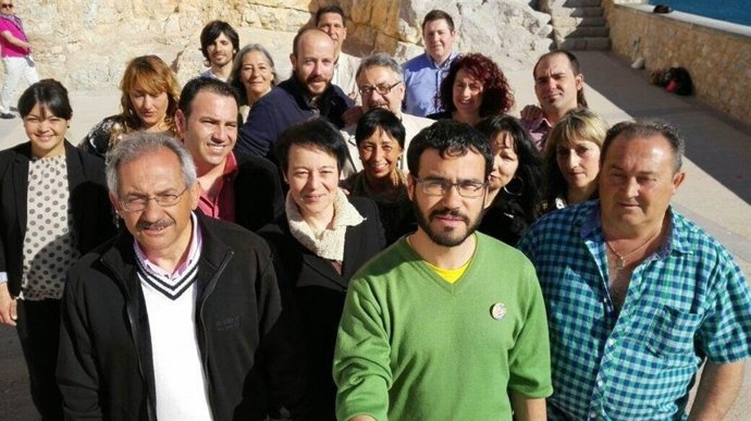 Víctor Blasco en el centro de la foto, con jersey verde