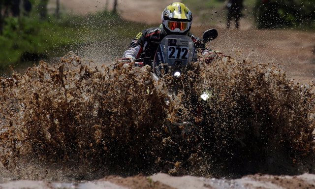 Un piloto de motos en el Dakar 2017