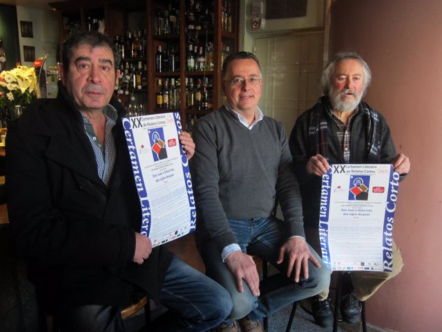 Antonio Rodríguez, Óscar Domínguez y Daniel Carrascal en el Café Compás.