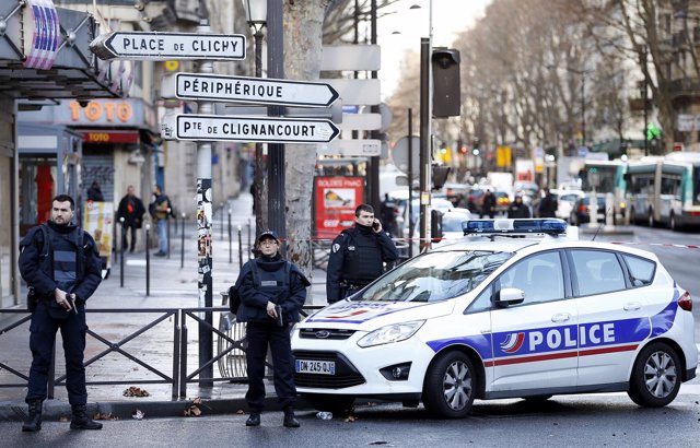 Policía en París tras intento de ataque en una comisaría