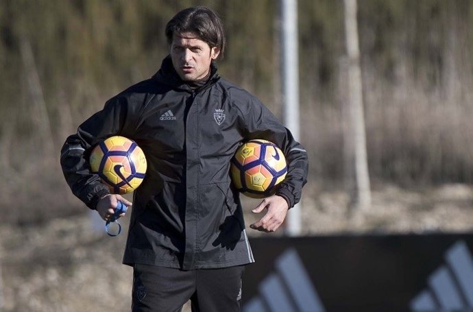  El Nuevo Entrenador Del Club Atlético Osasuna Petar Vasiljevic