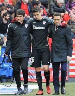 Kepa Arrizabalaga se retira lesionado de San Mamés