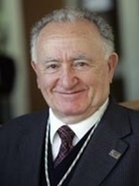 El presidente de la RAG critica la ausencia de la Xunta en el homenaje a Isaac Díaz Pardo