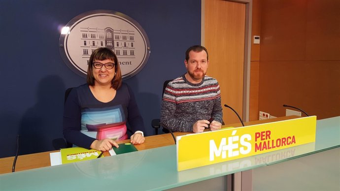 Busquets y Abril en rueda de prensa