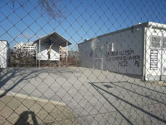 Iglesia de Santa María de Nazaret tras las pintadas.