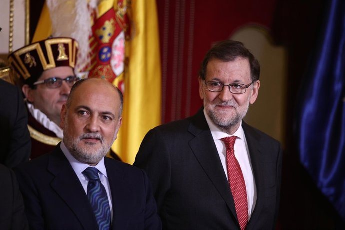 Rajoy y Francisco Pérez de los Cobos en la recepción del Día de la Constitución