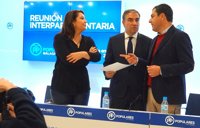 Moreno pide a Susana Díaz que "se mire en el espejo" de Rajoy y practique el diálogo