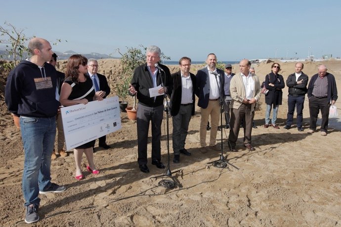 Representantes locales e insulares entregaron un cheque solidario  