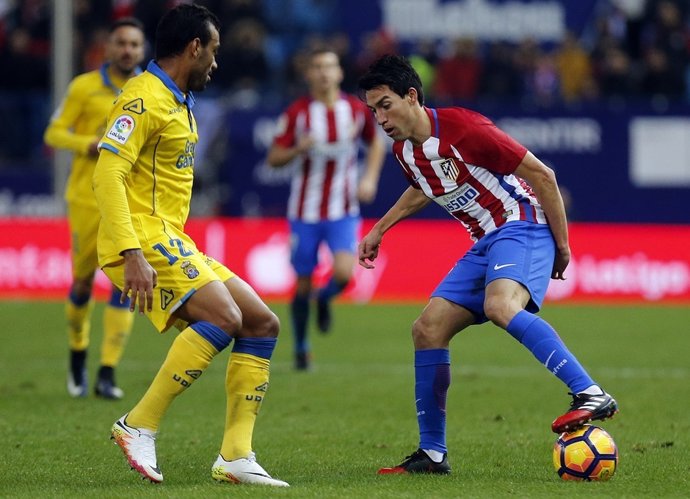 Michel Macedo intenta frenar a Nico Gaitán