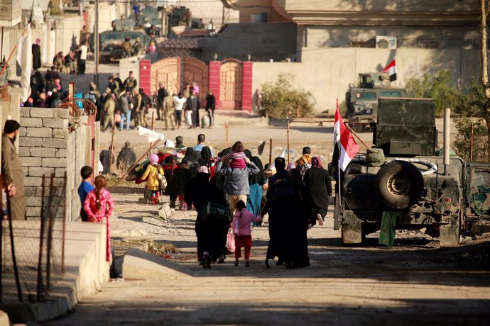 Civiles huyen del oeste de Mosul 