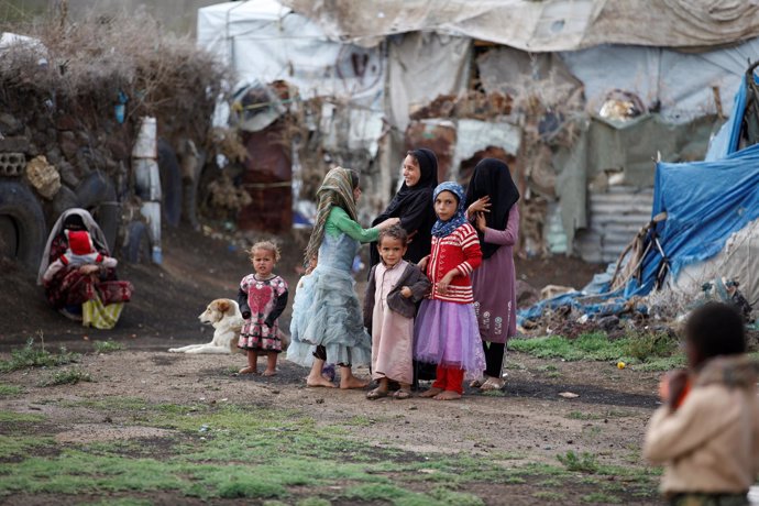 Niños en un campo de desplazados en Yemen